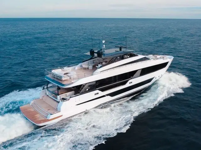 KARMA | Ferretti 100' — 1 / 33