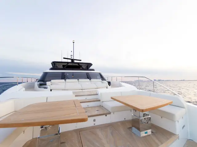 KARMA | Ferretti 100' — 11 / 33