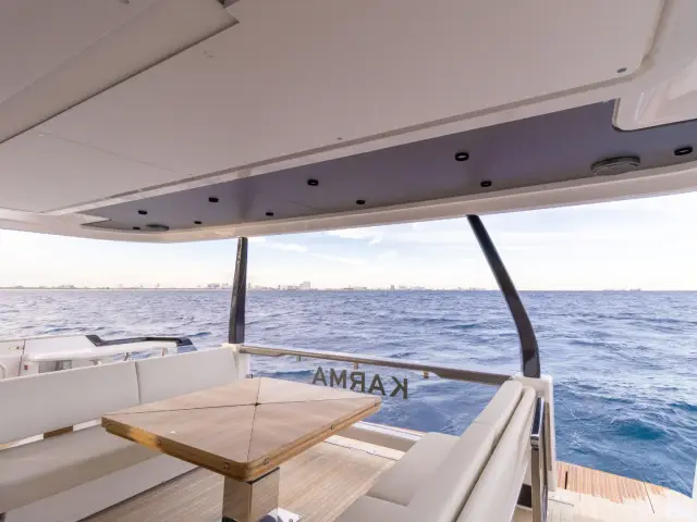 KARMA | Ferretti 100' — 12 / 33
