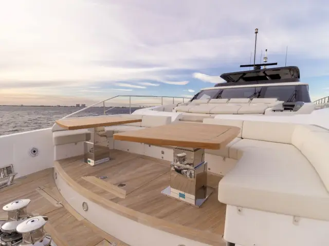 KARMA | Ferretti 100' — 10 / 33