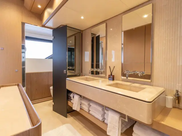 KARMA | Ferretti 100' — 25 / 33