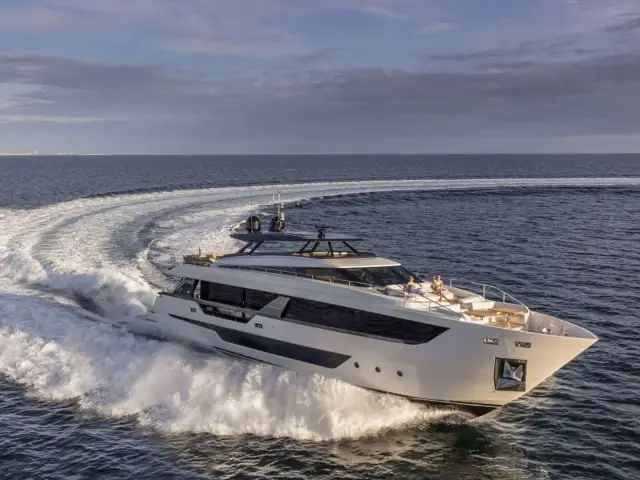 KARMA | Ferretti 100' — 2 / 33