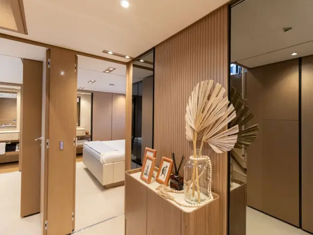 KARMA | Ferretti 100' — 27 / 33