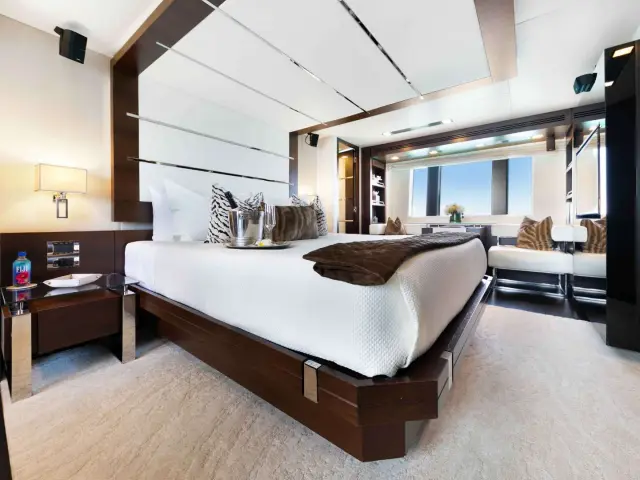 INSIEME | Azimut 105 — 15 / 21