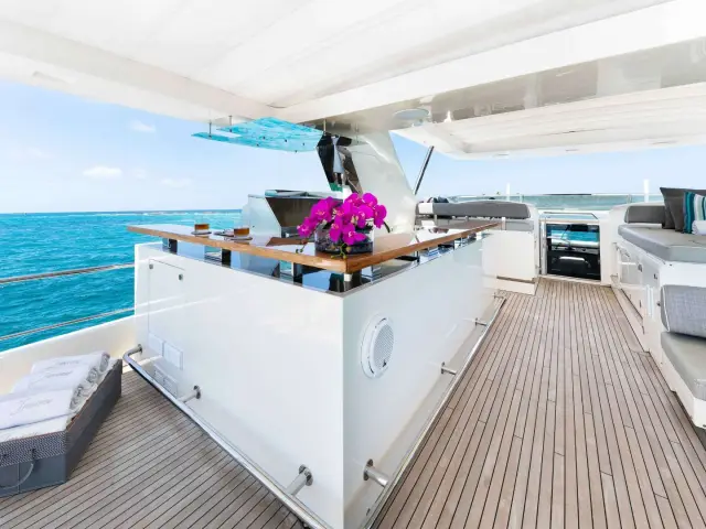 INSIEME | Azimut 105 — 7 / 21