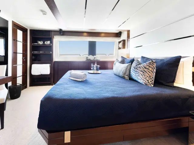 INSIEME | Azimut 105 — 14 / 21