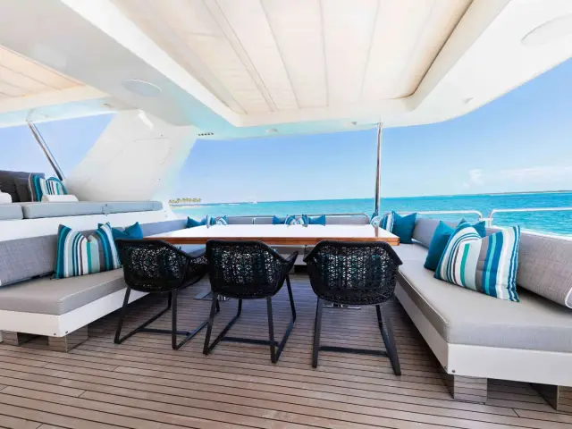 INSIEME | Azimut 105 — 8 / 21