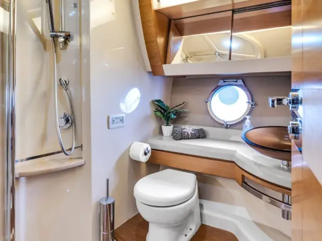 FREEDOM | Azimut 65 — 43 / 49