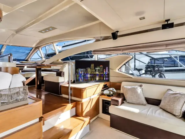 FREEDOM | Azimut 65 — 34 / 49
