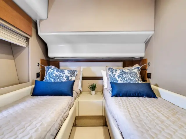 FREEDOM | Azimut 65 — 44 / 49