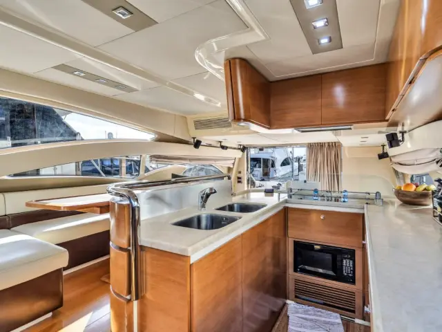 FREEDOM | Azimut 65 — 37 / 49