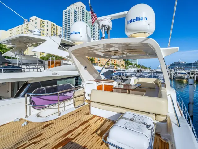 FREEDOM | Azimut 65 — 29 / 49