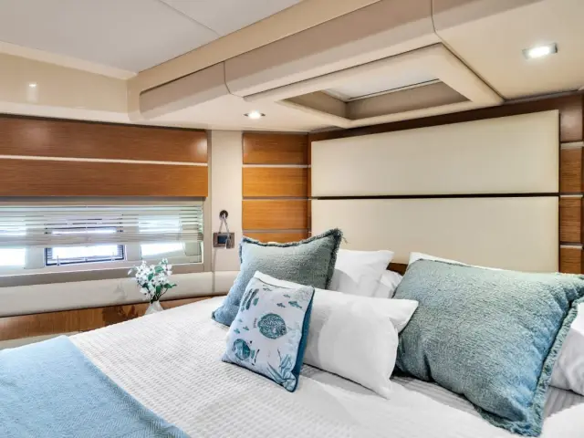 FREEDOM | Azimut 65 — 42 / 49