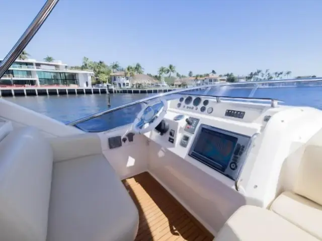 FREEDOM | Azimut 65 — 9 / 49
