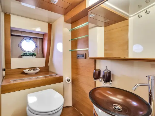 FREEDOM | Azimut 65 — 47 / 49