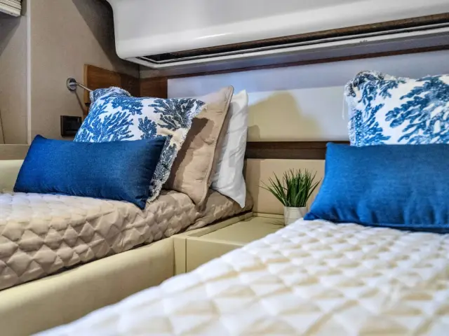FREEDOM | Azimut 65 — 48 / 49