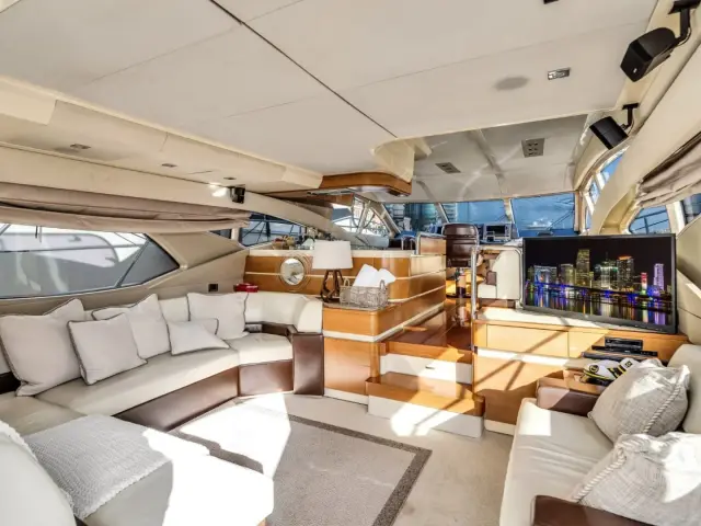 FREEDOM | Azimut 65 — 32 / 49