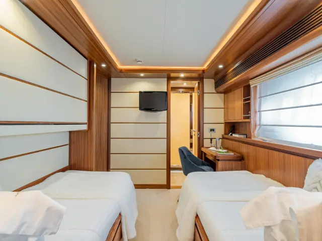 ETHNA | Ferretti Custom Line 97 — 30 / 38