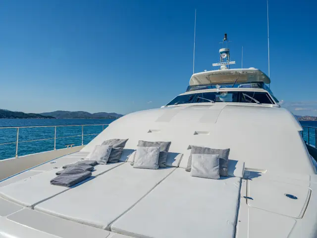 ETHNA | Ferretti Custom Line 97 — 7 / 38