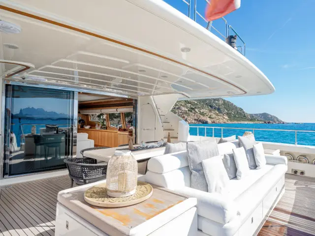 ETHNA | Ferretti Custom Line 97 — 14 / 38