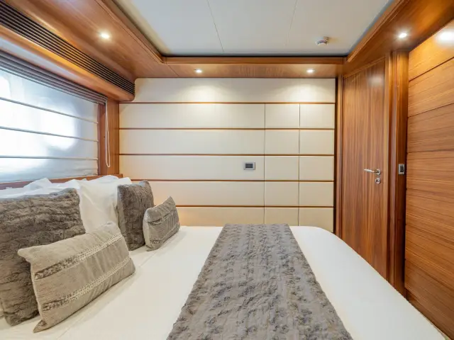 ETHNA | Ferretti Custom Line 97 — 35 / 38
