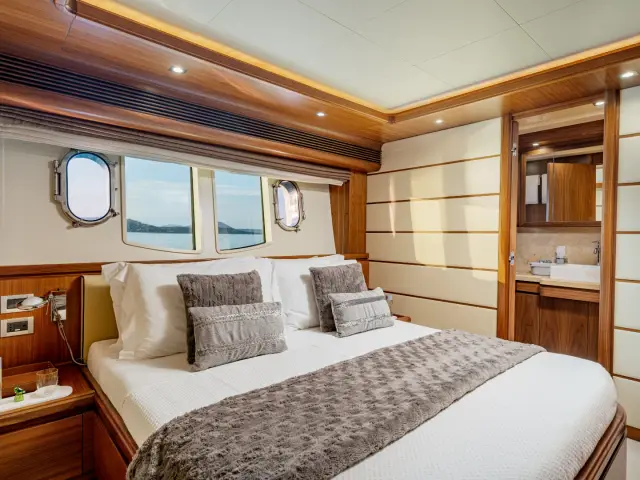 ETHNA | Ferretti Custom Line 97 — 37 / 38