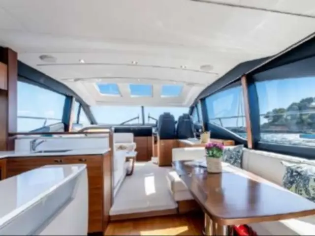 MISS DEMEANOR | Princess S62 — 15 / 24