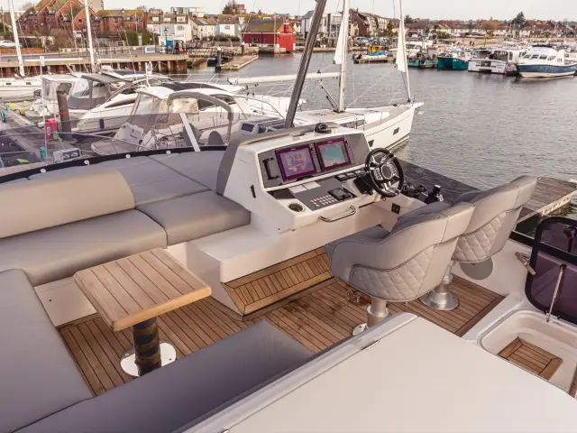 PERFECTION STILL | Sunseeker Manhattan 55 — 7 / 22