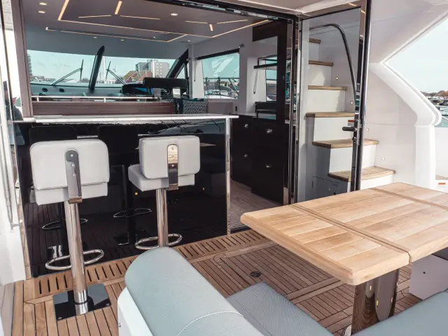 PERFECTION STILL | Sunseeker Manhattan 55 — 8 / 22