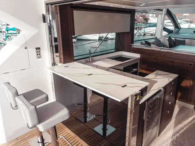 PERFECTION STILL | Sunseeker Manhattan 55 — 11 / 22
