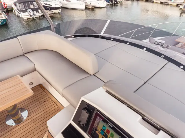 PERFECTION STILL | Sunseeker Manhattan 55 — 5 / 22