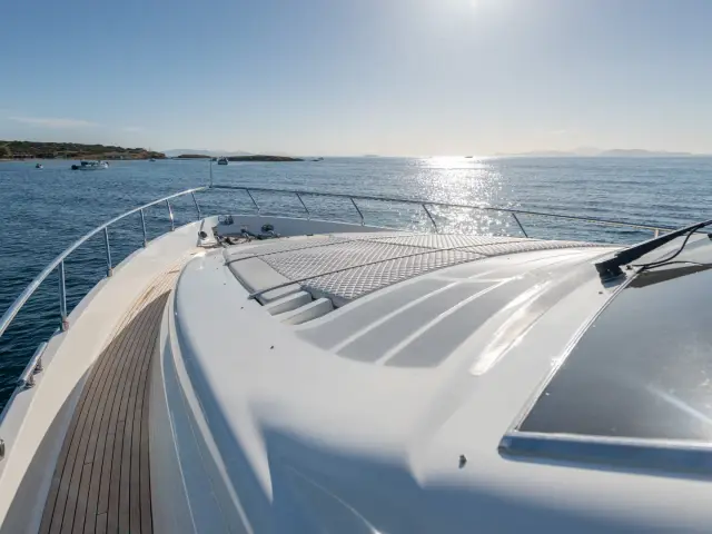 SIMPLY BRILLIANT | Ferretti 68 — 10 / 27
