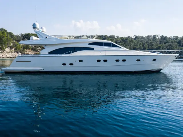 SIMPLY BRILLIANT | Ferretti 68 — 2 / 27