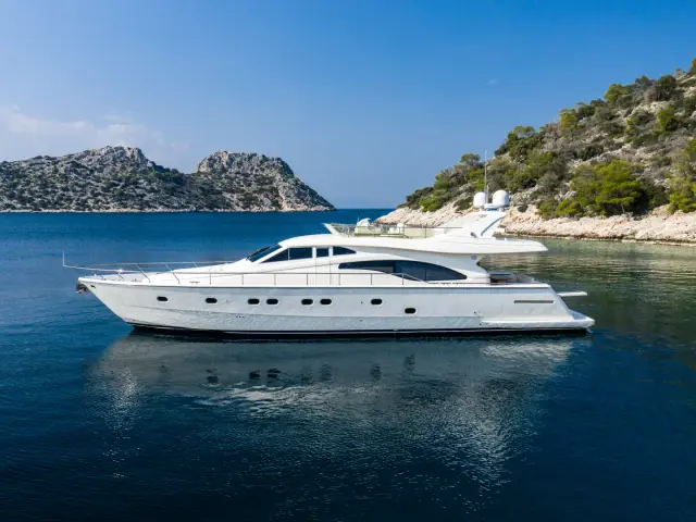 SIMPLY BRILLIANT | Ferretti 68 — 1 / 27