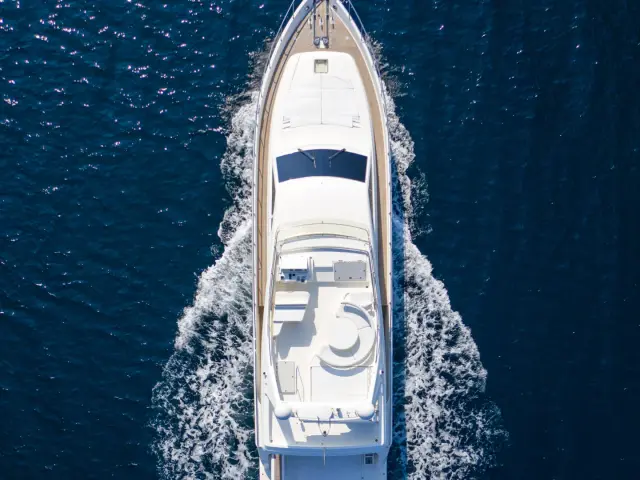 SIMPLY BRILLIANT | Ferretti 68 — 6 / 27