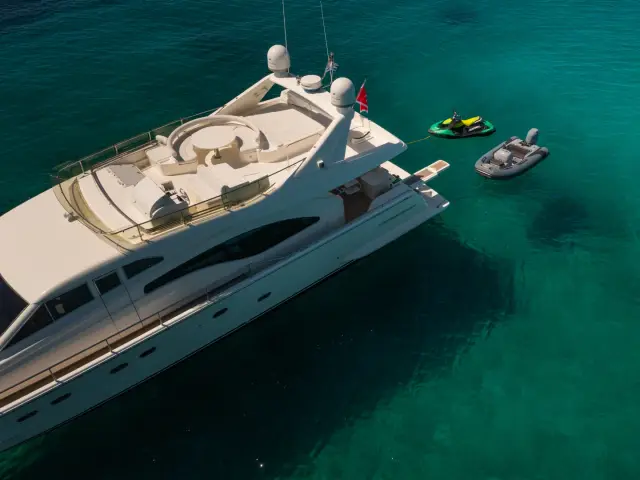SIMPLY BRILLIANT | Ferretti 68 — 5 / 27