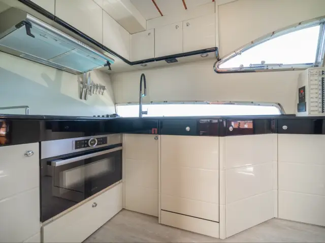 SIMPLY BRILLIANT | Ferretti 68 — 21 / 27