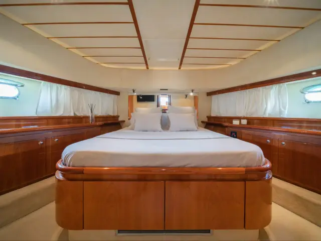 SIMPLY BRILLIANT | Ferretti 68 — 26 / 27