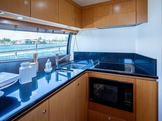 Ferretti 630 Fly — 18 / 26