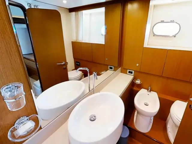 Ferretti 630 Fly — 24 / 26