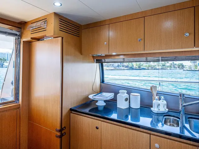 Ferretti 630 Fly — 17 / 26