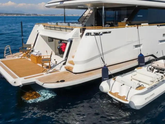 MRS L |  Custom Line Navetta 30 — 7 / 24