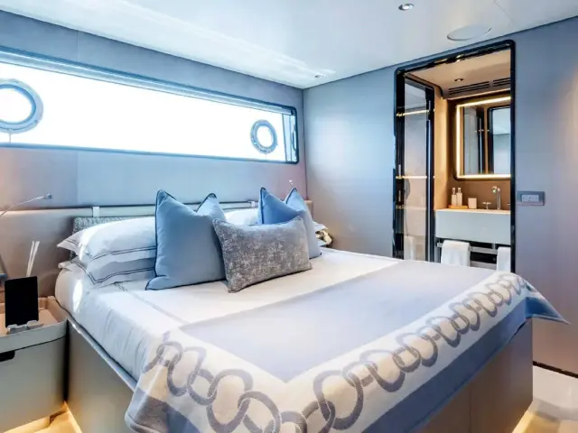 MRS L |  Custom Line Navetta 30 — 20 / 24