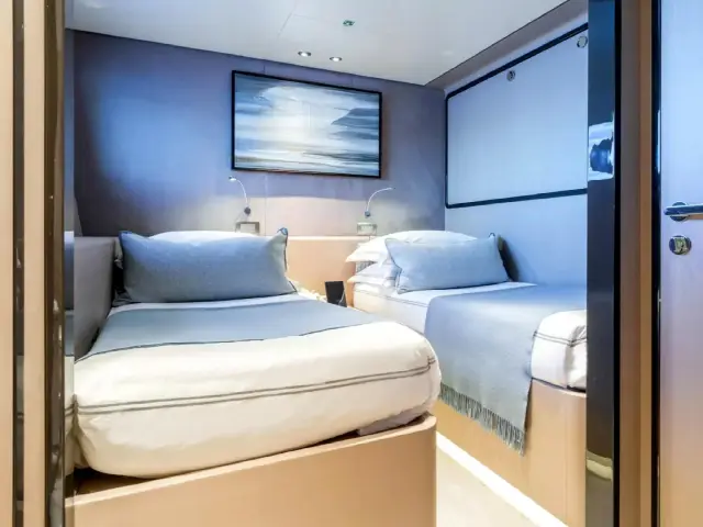 MRS L |  Custom Line Navetta 30 — 22 / 24
