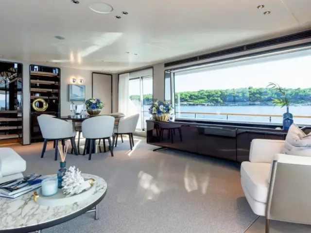 MRS L |  Custom Line Navetta 30 — 14 / 24