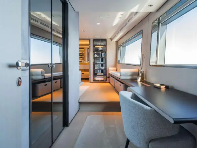 MRS L |  Custom Line Navetta 30 — 16 / 24