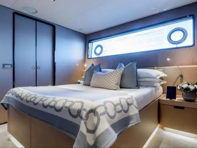 MRS L |  Custom Line Navetta 30 — 19 / 24