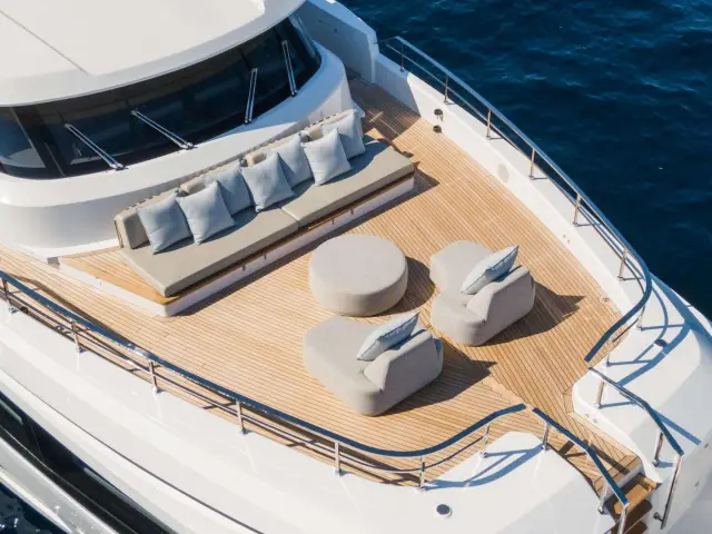 MRS L |  Custom Line Navetta 30 — 5 / 24