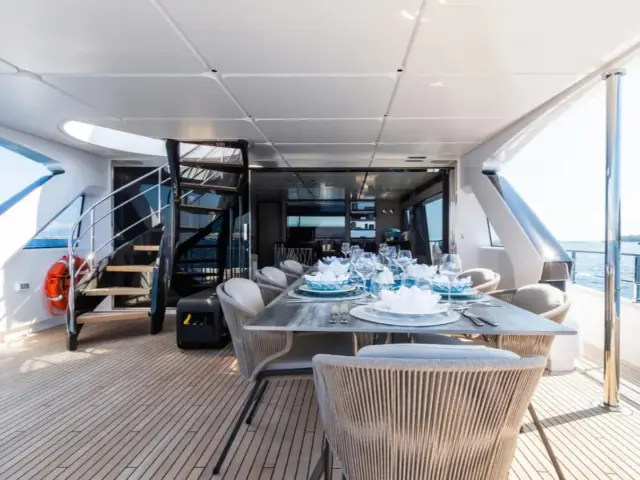 MRS L |  Custom Line Navetta 30 — 9 / 24