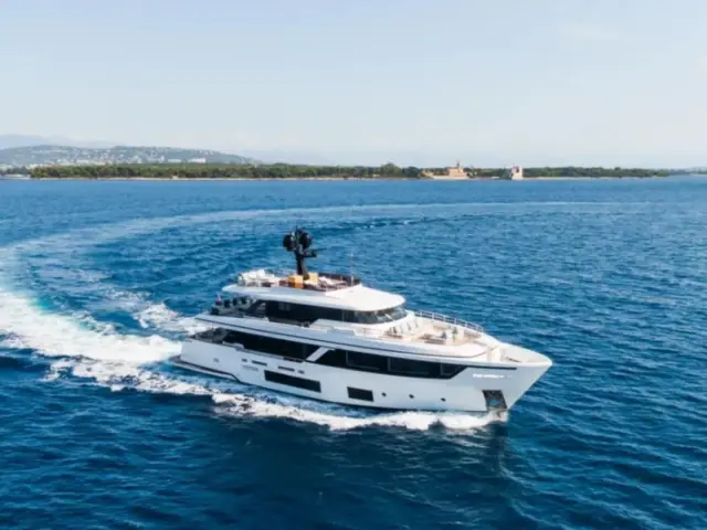 MRS L |  Custom Line Navetta 30 — 3 / 24